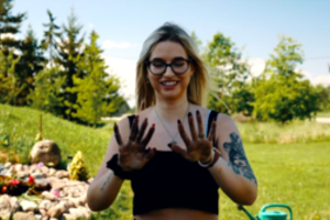 Kelios dienos kaime nugalėjo miestietę Justiną: „Noriu namo, noriu į dušą, noriu į baseiną, noriu į SPA!“