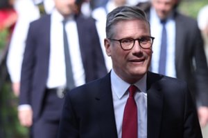 Rinkimų Jungtinėje Karalystėje atomazga – triuškinamai laimėjo leiboristai: pakeis 14 metų valdžiusius konservatorius