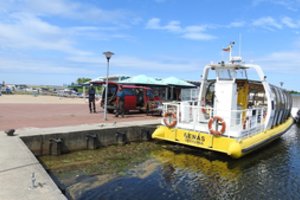 Drevernos uoste išsiliejo dyzelinis kuras: teršalus skleidžiantį laivą teko iškelti ant krantinės