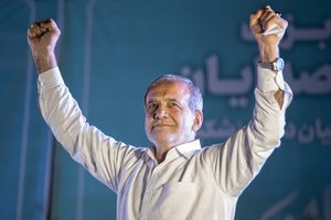 Irano prezidento rinkimus laimėjo reformistas M. Pezeshkianas