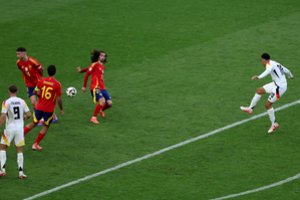 Futbolo taisyklių ekspertas paaiškino, kodėl nebuvo paskirtas baudinys į Ispanijos vartus