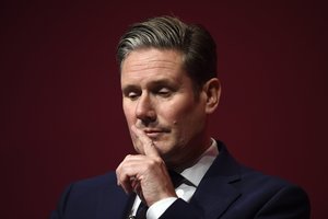 Naujasis britų premjeras „nepasirengęs“ tęsti migrantų siuntimo į Ruandą politikos