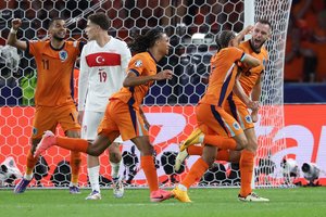 Per kelias minutes iš duobės išlipę olandai žengė į „Euro 2024“ pusfinalį