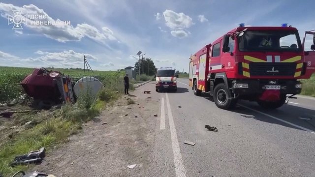 Skaudi avarija Ukrainoje – susidūrus benzovežiui ir mikroautobusui žuvo 14 žmonių: tarp jų ir 6 metų vaikas