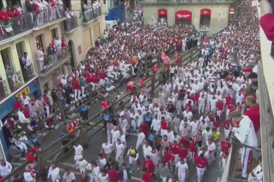 Ispanijoje šimtai žmonių dalyvavo bulių bėgime: neišvengta ir pasekmių – šeši sužeistieji išvežti į ligoninę