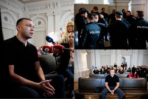 Teisme pasirodė moters nužudymu per tarnybą kaltinamas Vilniaus policininkas: palaikyti atvyko būrys pareigūnų