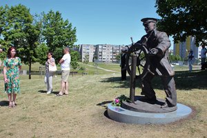 Klaipėda irgi užsigeidė paminklų – krepšininkui, vyskupui, karo laivynui