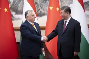 Xi Jinpingas paragino pasaulio galias padėti Rusijai ir Ukrainai „atnaujinti tiesioginį dialogą“