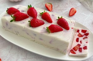 Išbandykite šį jogurto desertą su braškėmis ir be šio skanėsto neįsivaizduosite vasaros 