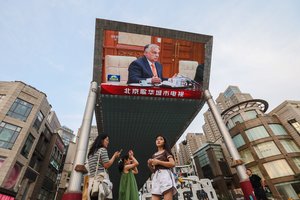 V. Orbanas užbaigė savo „taikos misiją Nr. 3“ Pekine: ką reiškia ES smerkiami Vengrijos premjero manevrai