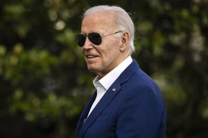 J. Bidenas teigia galintis įveikti D. Trumpą