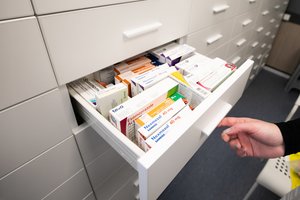 Vaistų nuo skausmo pasirinkimas: ragina didesnį dėmesį skirti keliems kriterijams