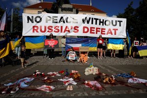 Rusijos ambasada Prahoje aptaškyta „krauju“