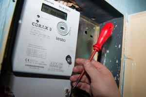 Elektros kainos ir toliau išlieka stabilios: palygino, kiek kainuoja skirtingi planai