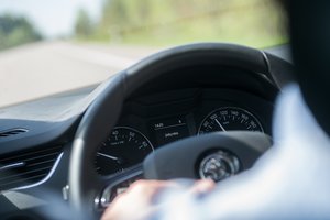 Nuo šiol visi nauji automobiliai nebus parduodami be šios sistemos: nepatiks mėgstantiems greitį