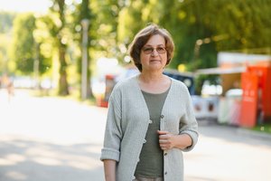 Įsiuto supratusi, kad pražiopsojo krūties vėžio pradžią – įspėja kitas moteris