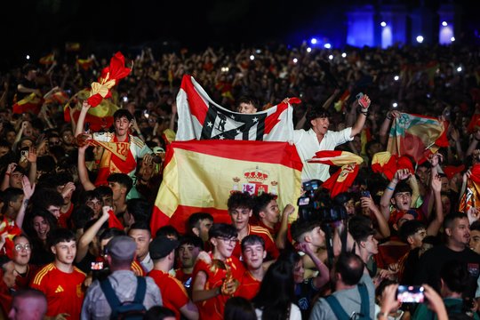 Ispanijos šėlsmas: tauta griausmingai atšventė futbolininkų žygį į „Euro 2024“ finalą<br>EPA/ELTA nuotr.