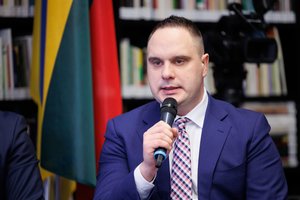 A. Vyšniauskas neskuba atsisakyti „čekučių“ skandale atsidūrusios patarėjos paslaugų: viskas paaiškės po teismo sprendimo