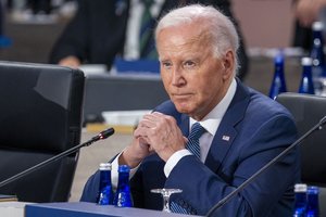 J. Bidenas teigia, kad Rusija plečia ginklų gamybą, NATO turi neatsilikti