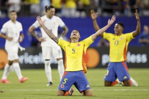 Kolumbijos futbolininkai žengė į „Copa America“ finalą, urugvajiečiai įsivėlė į muštynes su sirgaliais