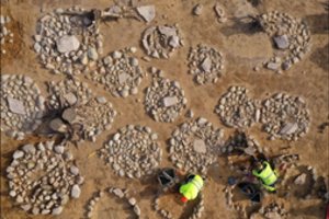 Aptikti senoviniai akmenų apskritimai slėpė tamsią paslaptį