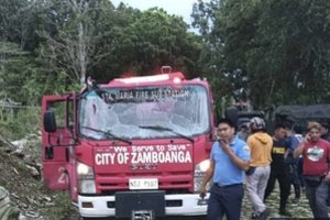 Filipinuose automobilio avarijoje žuvo 11 žmonių