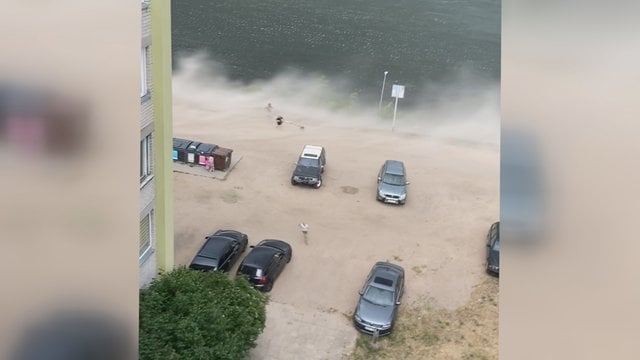  Lietuvą talžant liūtims ir škvalui – neįprasti vaizdai iš Kauno: užfiksavo galingą smėlio audrą