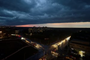 Lietuvą nusiaubusi audra atkeliavo į Vilnių: su gausiu lietumi – ir žaibai su griaustiniu