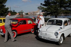 Už liaupsintos sovietinių automobilių pramonės – melo gyslos: nesikuklino begėdiškai kopijuoti Vakarus