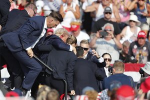 Sekundės po šūvio: ko reikalavo D. Trumpas ir ką jam atsakinėjo saugumo agentai