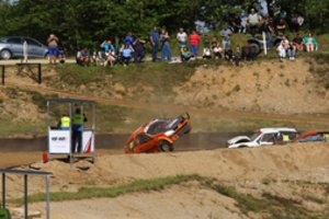 Autokroso sugrįžimas į atnaujintą Getautės trasą – su trenksmu