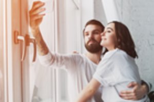 Bendri namai – ne tik susituokus: keli svarbūs tokios būsto paskolos ypatumai poroms