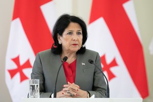 Sakartvelo prezidentė kreipėsi į Konstitucinį teismą prašydama panaikinti įstatymą dėl užsienio įtakos