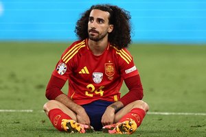 Teks pildyti pažadą: triumfavęs „Euro 2024“ ispanas M. Cucurella savo vešliuosius plaukus dažys raudonai