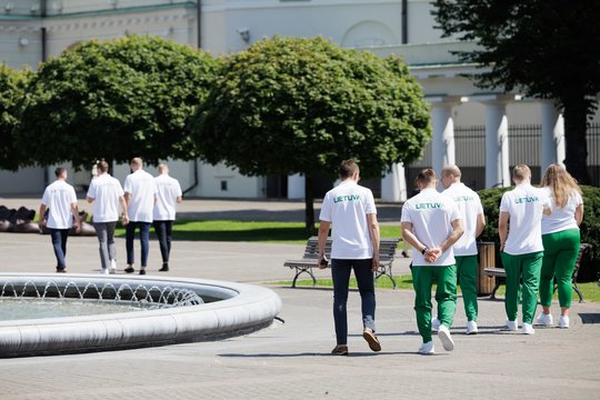 G. Nausėda išlydėjo sportininkus į Paryžiaus olimpines žaidynes<br>V. Skaraičio nuotr.