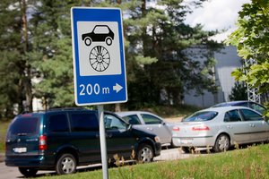 Po metų tokie automobiliai nepraeis techninės apžiūros: eksperto manymu, tai problemos neišspręs