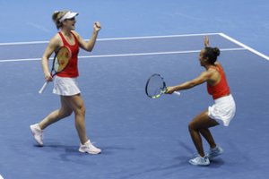 Čekijos tenisininkių „skyrybos“ varžovėms gyvenimo nepalengvino