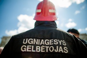 Ugniagesiai gelbėjo vaiką, kurio koja įstrigo skrydžio simuliatoriuje