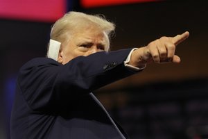 D. Trumpas pareiškė, kad Taivanas „turėtų sumokėti“ JAV už gynybą nuo Kinijos