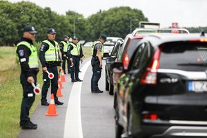 Policija apžvelgė avaringumo statistiką: įvardijo dažniausias avarijų priežastis ir pavojingiausią laiką