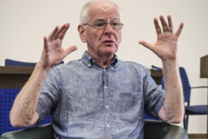 JAV garsenybių kineziterapeutas S.Tacas įvardijo ilgaamžiškumo receptą: nuo 40 metų reikės labiau padirbėti