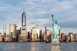 Danguje virš Niujorko – ugnies kamuolys ir sprogimas