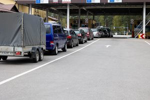 Į Lietuvą nebegali įvažiuoti Baltarusijoje registruoti automobiliai: apgręžta virš 20 tokių transporto priemonių