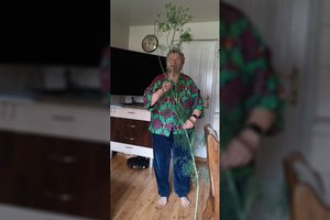 Švėkšniškių pedagogų šeima namuose surengė krapo fotosesiją