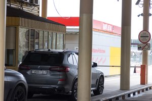 Ne visi Baltarusijoje registruoti automobiliai negali įvažiuoti į Lietuvą: pasakė, kam taikomos išimtys 