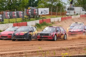 Bauskėje taškus išsidaliję ralio kroso lenktynininkai jau žvalgosi į Vilkyčius