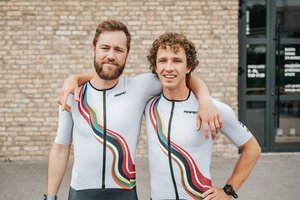 Du Latvijos triatlonininkai minint Baltijos kelio 35-ąsias metines įveiks visą istorinį maršrutą: lemiamą atkarpą kviečiami įveikti ir lietuviai