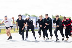 Prieš „Aurum 1006 km lenktynių“ kvalifikaciją mechanikai varžėsi bėgdami