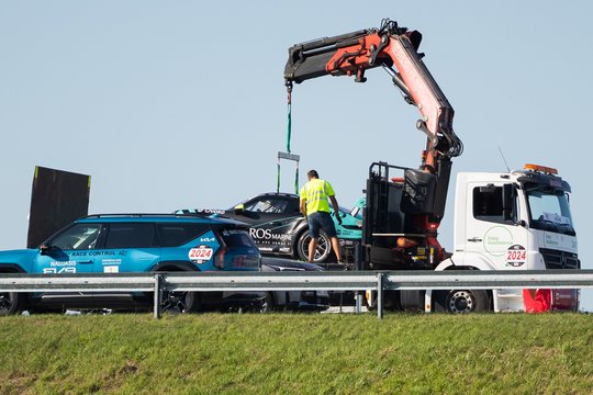 „Aurum 1006“ lenktynėse netrūko nelaimių – „Porsche“ ant viaduko pametė ratą<br>T. Bauro nuotr.