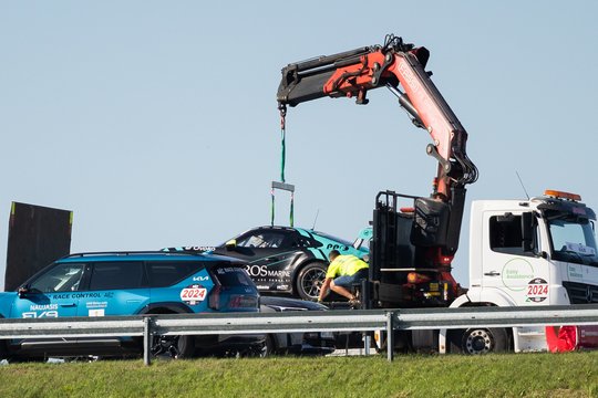 „Aurum 1006“ lenktynėse netrūko nelaimių – „Porsche“ ant viaduko pametė ratą<br>T. Bauro nuotr.